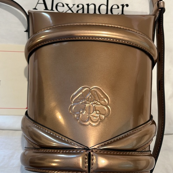 Alexander McQueen crossbody/shoulder bag in rose gold - Picture 9 of 11